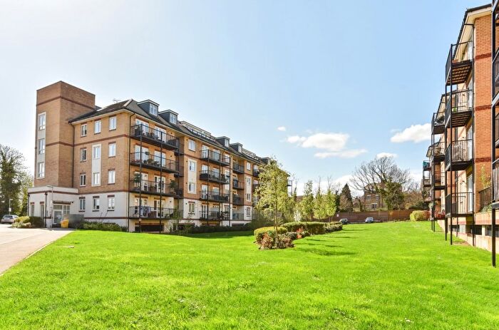 2 Bedroom Flat To Rent In Worcester Close, London, SE20