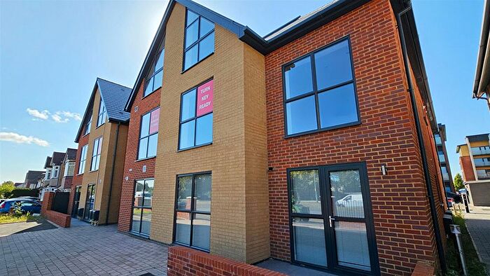 1 Bedroom Flat To Rent In Azalea Court, Kingswood Place, Hayes, UB4