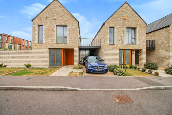 3 Bedroom Detached House To Rent In Skye Lane, Edgware, HA8