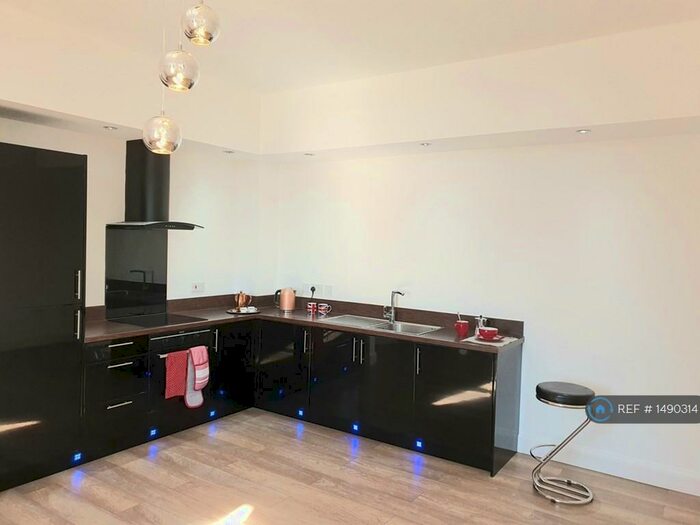 1 Bedroom Flat To Rent In Chapel Court, Bromsgrove, B61