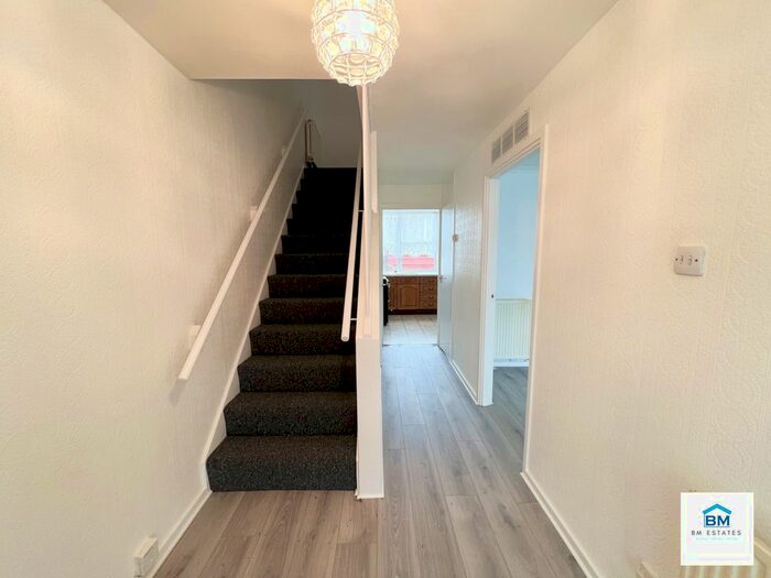 3 Bedroom Town House To Rent In Goodwood Road, Leicester, LE5