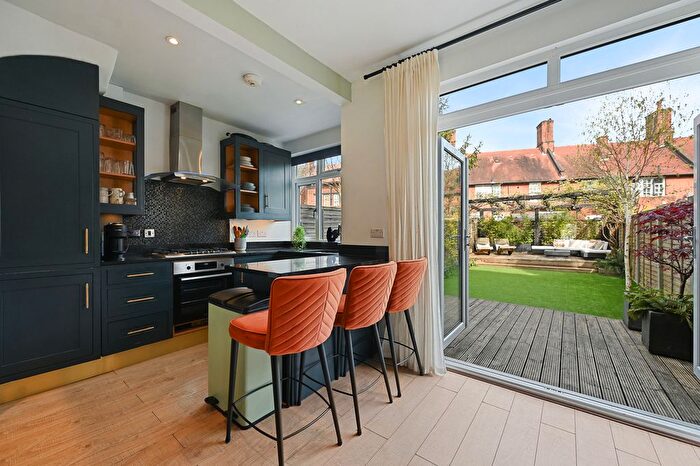 3 Bedroom Terraced House For Sale In Old Oak Common Lane, London, W3
