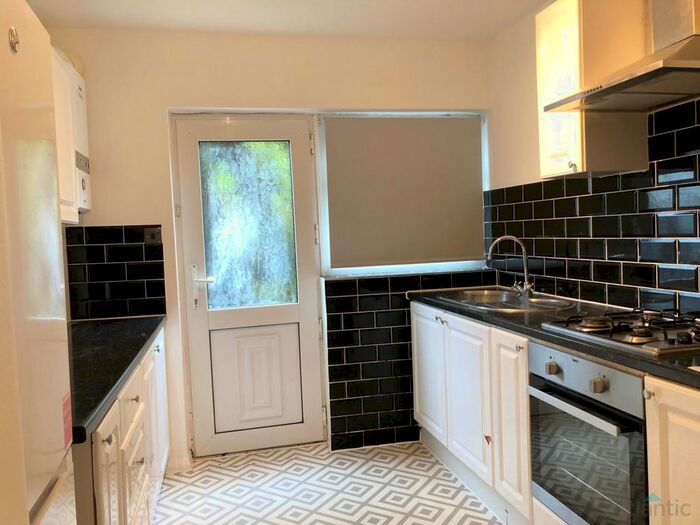 2 Bedroom Flat To Rent In Dugdale Hill Lane, Potters Bar, EN6