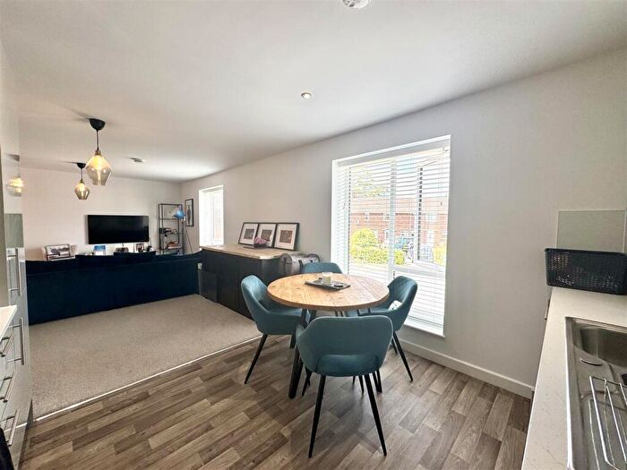 2 Bedroom Apartment For Sale In The Beeches, Ormerod Road, Chepstow, NP16