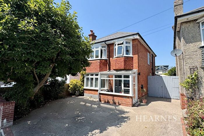 4 Bedroom Detached House For Sale In Southwick Road, Bournemouth, BH6