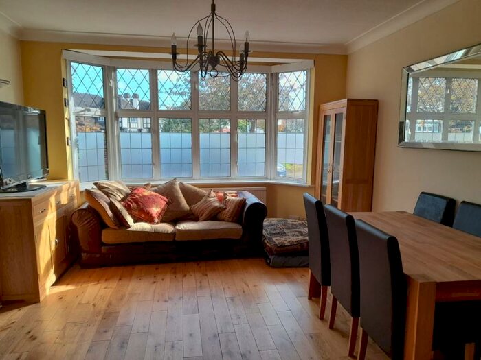 4 Bedroom Detached House For Sale In Uplands, Beckenham, BR3