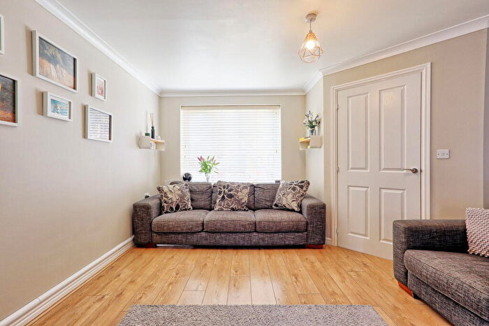 3 Bedroom End Of Terrace House For Sale In Falcon Avenue, South Ockendon, Thurrock, RM15