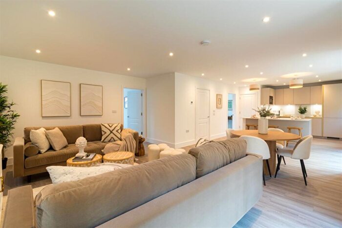 3 Bedroom Detached House For Sale In Ermine Street, Buntingford, SG9
