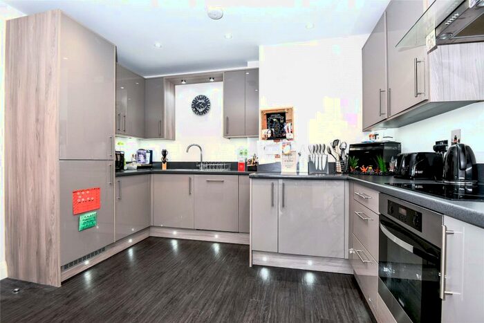 2 Bedroom Apartment To Rent In Heathland Court, Grebe Way, Maidenhead, Berkshire, SL6