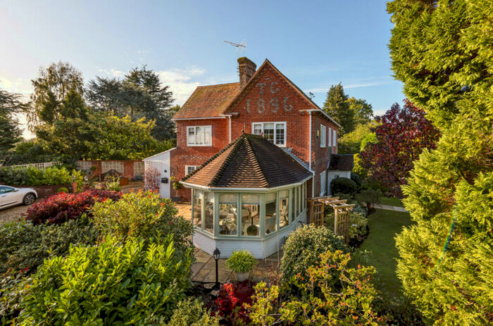 3 Bedroom Detached House For Sale In Romsey Road, Whiteparish, Salisbury, Wiltshire, SP5