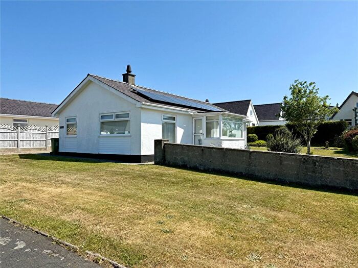 3 Bedroom Bungalow For Sale In Cornwall Estate, Mynytho, Gwynedd, LL53