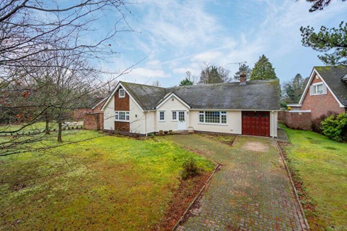 4 Bedroom Bungalow For Sale In Oakway, Studham, LU6