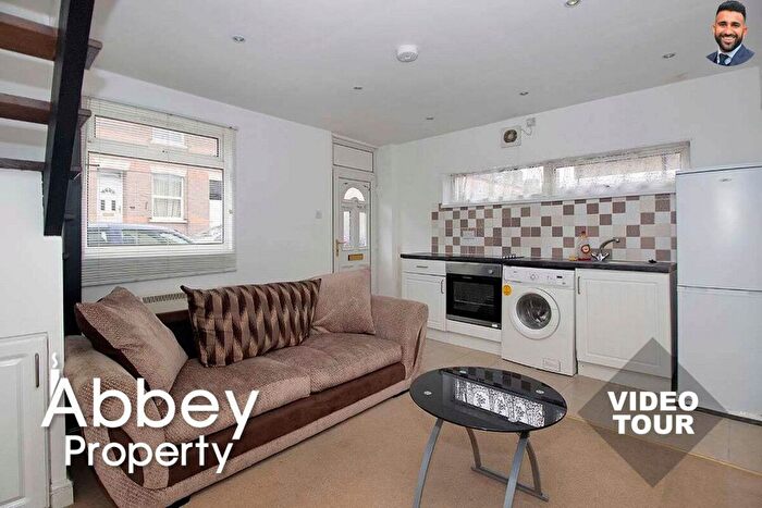 1 Bedroom Flat To Rent In Baker Street, Town Centre, LU1