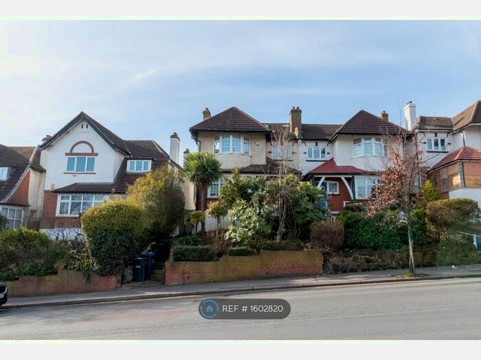 2 Bedroom Flat To Rent In South Norwood Hill, London, SE25