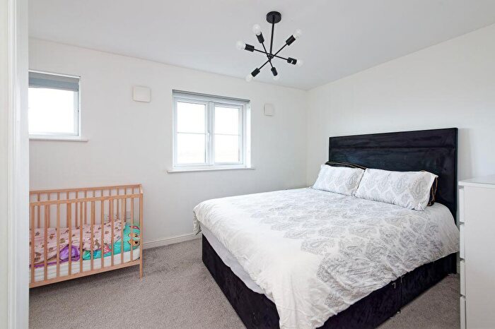 3 Bedroom End Of Terrace House For Sale In Newfield Way, Brookfield, PA5