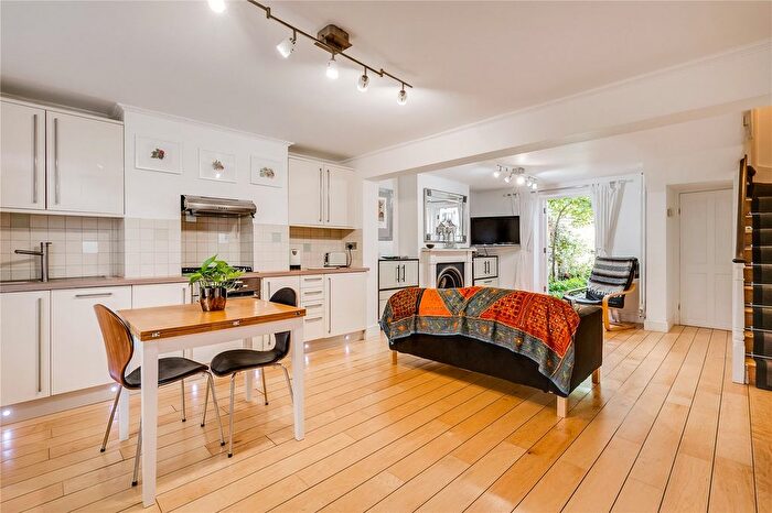 Studio To Rent In Wilton Square, Islington, N1