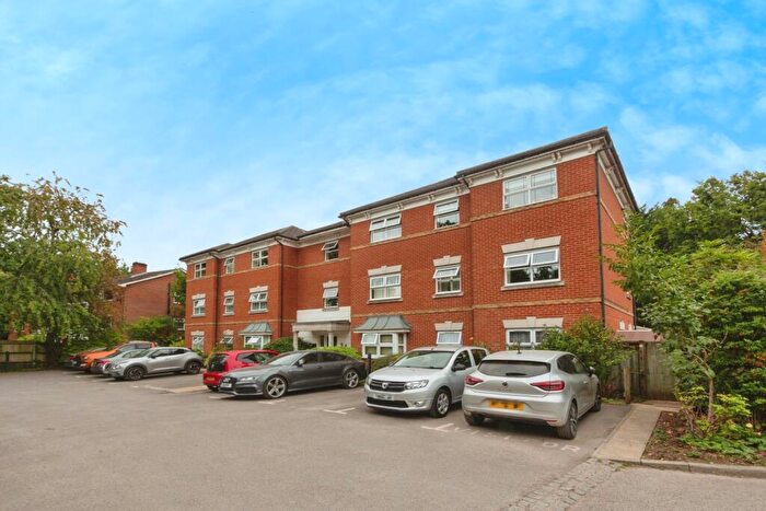 2 Bedroom Flat For Sale In Gordon Crescent, Camberley, Surrey, GU15