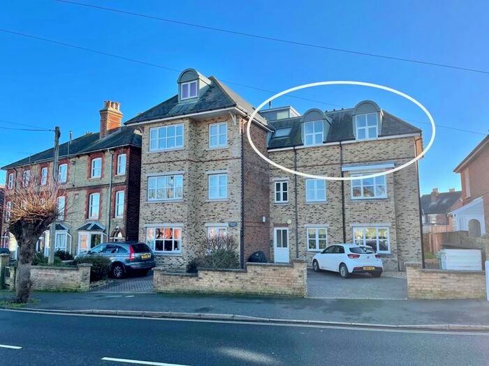 2 Bedroom Flat To Rent In Mill Hill Road, Cowes, PO31