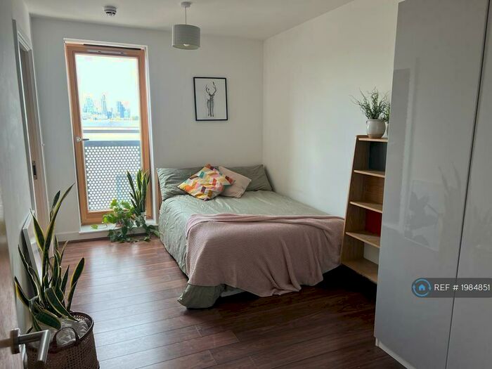 2 Bedroom Flat To Rent In Rathnew Court, London, E2