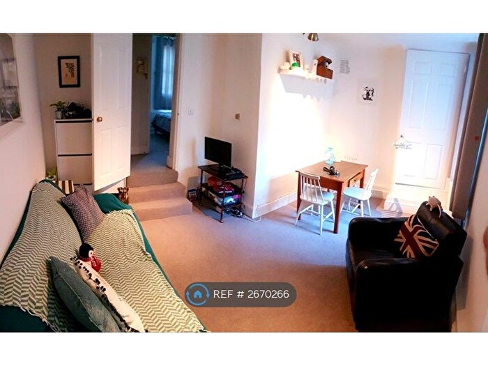 1 Bedroom Flat To Rent In Huguenot Terrace, London, SW18