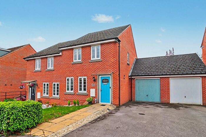 3 Bedroom Semi Detached House For Sale In Appleton Drive, Basingstoke, RG24