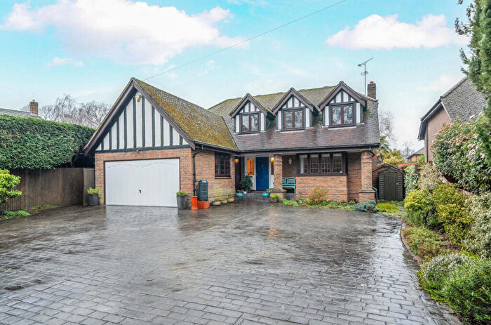 4 Bedroom Detached House For Sale In Sandy Way, Woking, Surrey, GU22