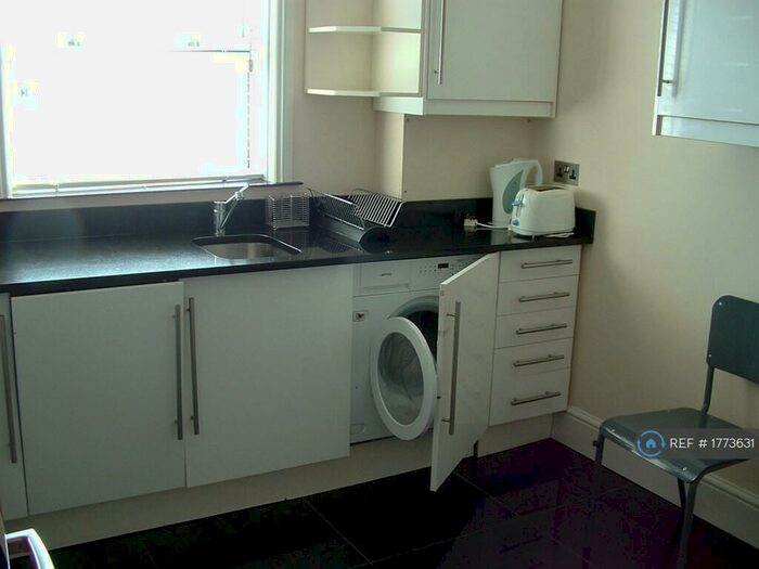 4 Bedroom Maisonette To Rent In Pennsylvania Road, Exeter, EX4