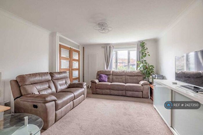 4 Bedroom End Of Terrace House To Rent In Corfe Gardens, Slough, SL1