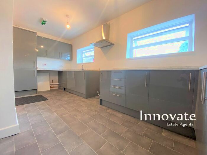 3 Bedroom Flat To Rent In Bleakhouse Road, Oldbury, B68