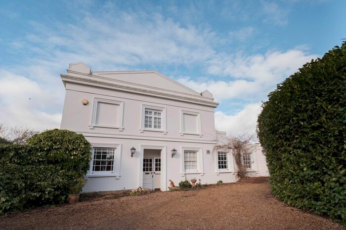 4 Bedroom Property To Rent In Old Holbrook, Horsham, RH12