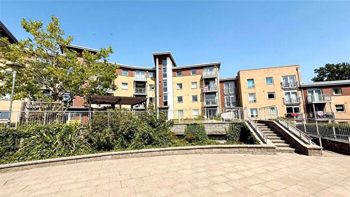 2 Bedroom Flat To Rent In Kelvin Gate, Bracknell, Berkshire, RG12