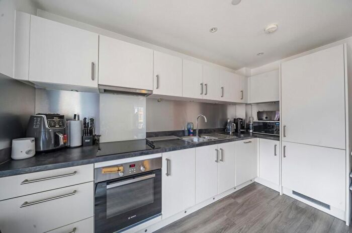 2 Bedroom Flat For Sale In Moorcroft, Ossett, WF5