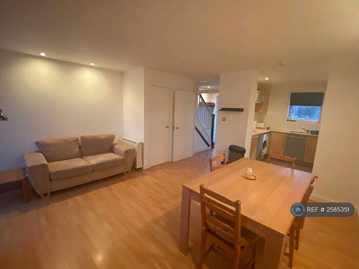 2 Bedroom Flat To Rent In Manchester, Manchester, M15