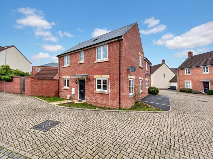 3 Bedroom Semi Detached House For Sale In Barons Crescent, Trowbridge, BA14