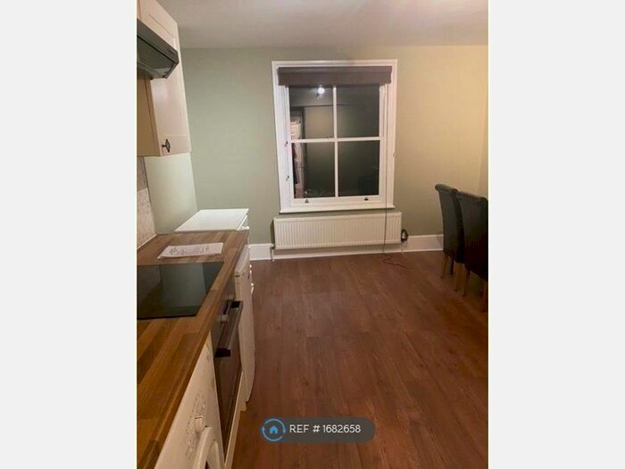 1 Bedroom Flat To Rent In Bedford Hill, London, SW12