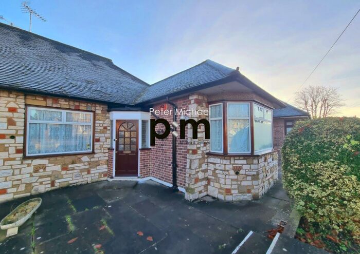 3 Bedroom Bungalow To Rent In Bakers Street, Potters Bar, EN6