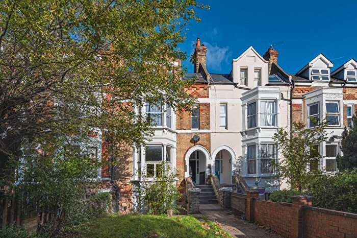 2 Bedroom Flat To Rent In .Acre Lane, Brixton, London, SW2