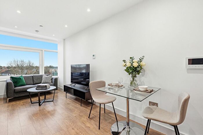 1 Bedroom Flat To Rent In Northpoint, Ewell Road, Surbiton, KT6