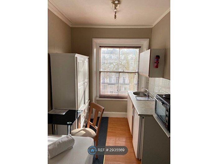 Studio To Rent In Princes Square, London, W2