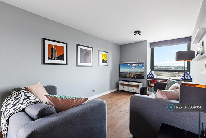 2 Bedroom Flat To Rent In Bramlands Close, London, SW11