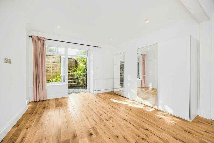 2 Bedroom Flat To Rent In Philbeach Gardens, Earls Court, SW5