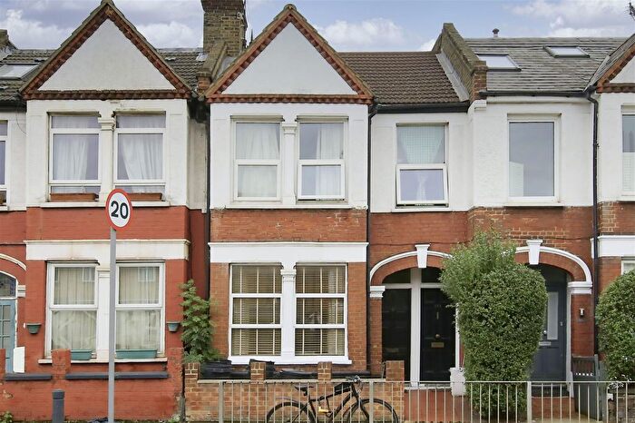 2 Bedroom Maisonette To Rent In Merton Road, London, SW18