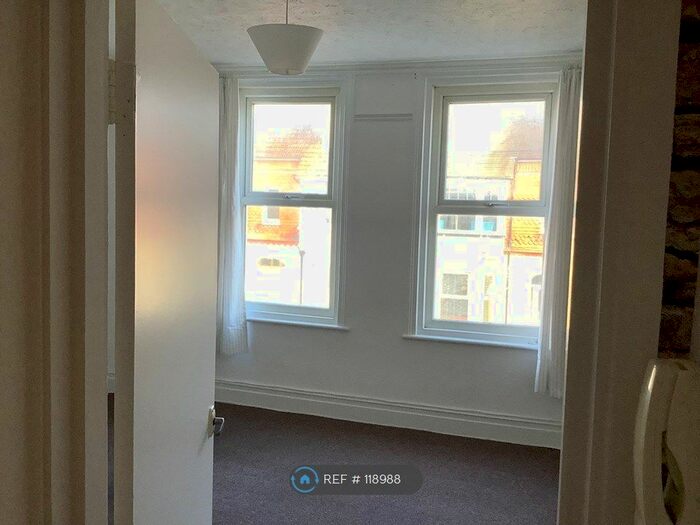 2 Bedroom Flat To Rent In Albany Road, Bexhill-On-Sea, TN40