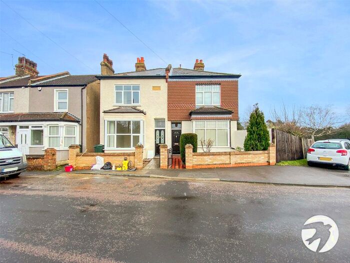 3 Bedroom Semi-Detached House To Rent In Heathclose Road, Dartford, DA1