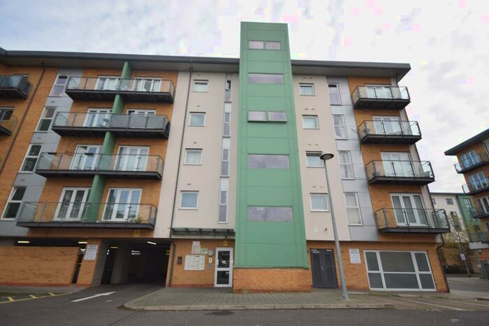 2 Bedroom Flat To Rent In Parkhouse Court, Hatfield, AL10