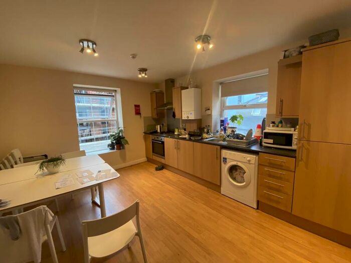 8 Bedroom Flat To Rent In Richmond Road, CF24