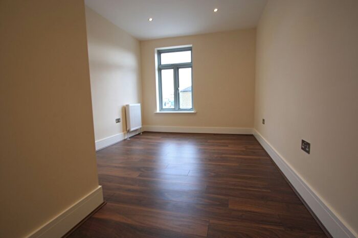 2 Bedroom Flat To Rent In Morden Road, London, SW19