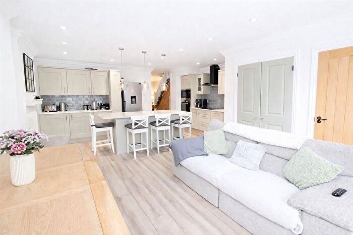 3 Bedroom Terraced House For Sale In Windsor Avenue, Cheam, Sutton, SM3