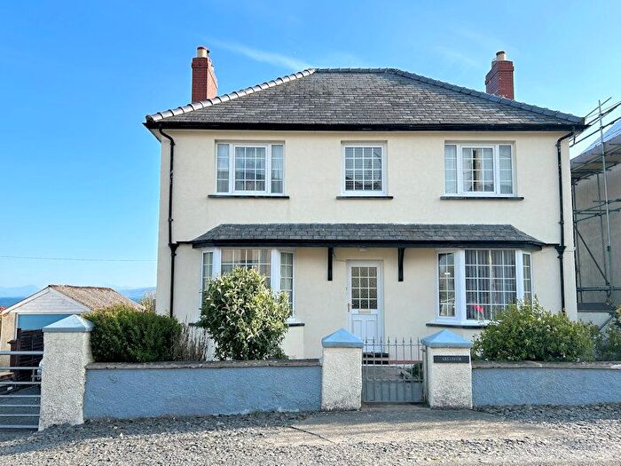 3 Bedroom Detached House For Sale In Celynin Road, Llwyngwril, LL37