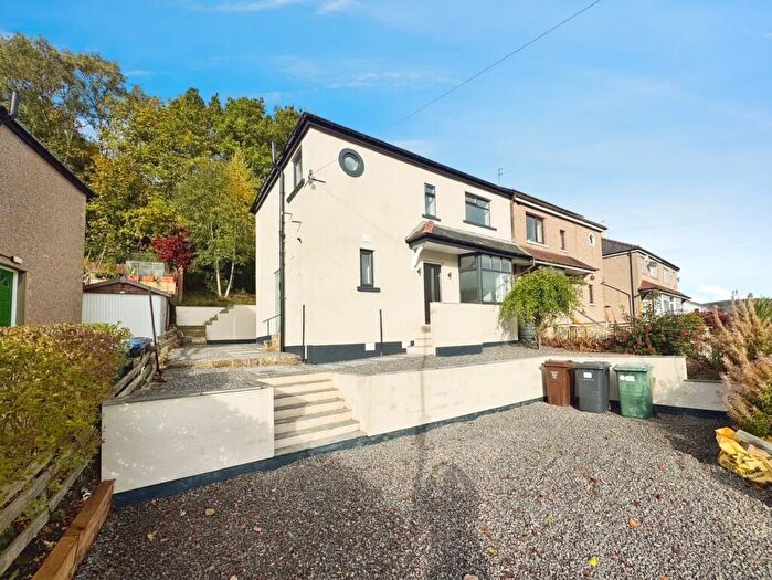 3 Bedroom Semi Detached House For Sale In Parkwood Road, Shipley, BD18